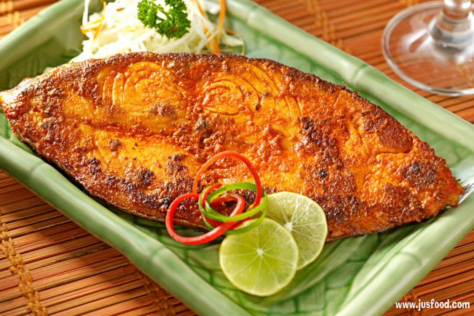 Pomfret Fish Fry at Akka Meen Sapadu, Karaikudi
